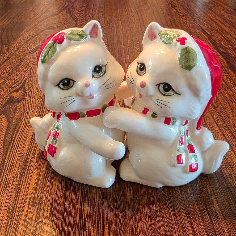 Vintage Salt & Pepper Shakers Cat Kitty Christmas Cuddly Love Mistletoe Rare